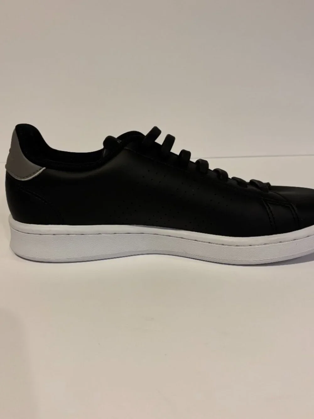 Adidas Advantage Men's Black/White Sneakers - Size 8